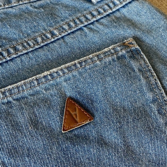 A BRAND HIGH RELAXED SHORT - Picture 3 of 9